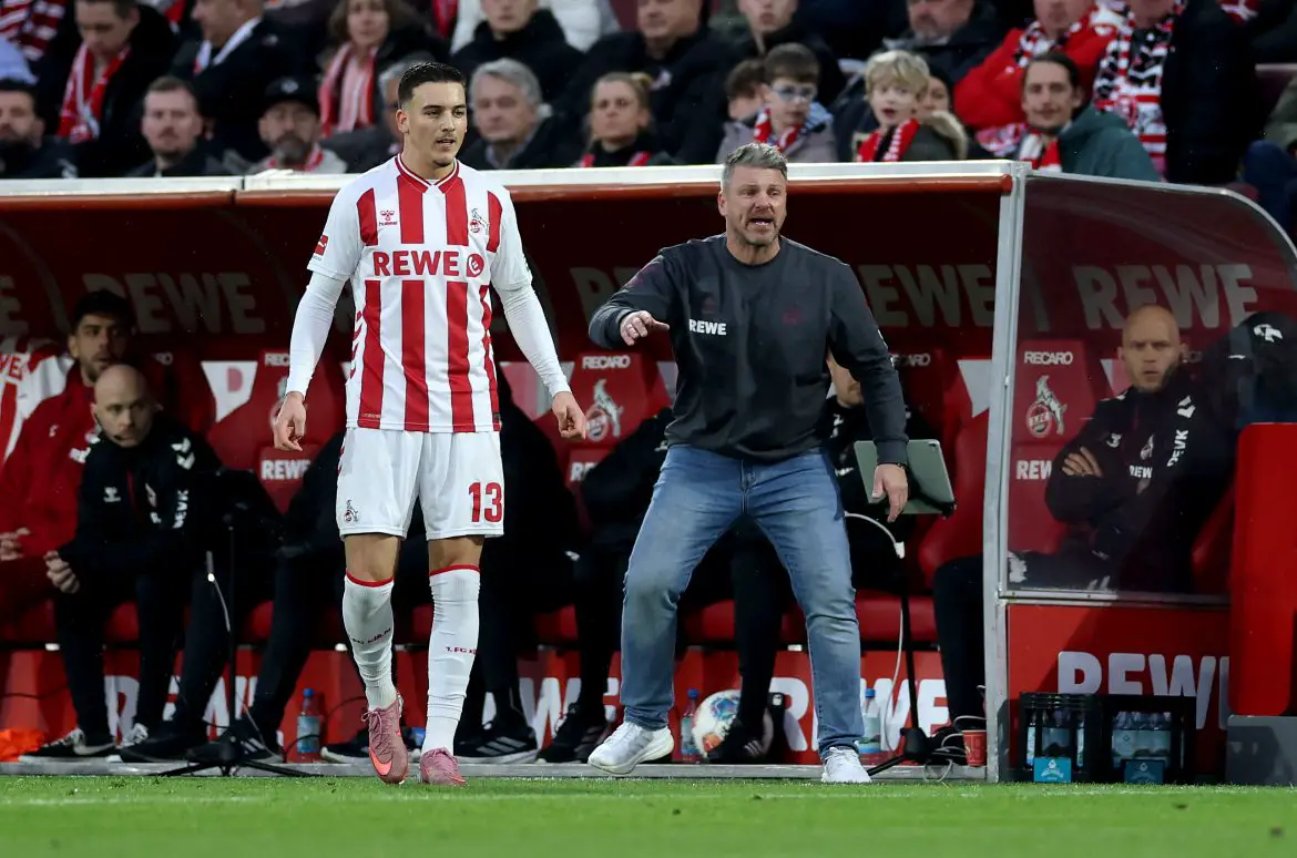 1. FC Köln's Said El Mala (left) is seen ahead of Kölner head coach Lukas Kwasniok in the Bundesliga.