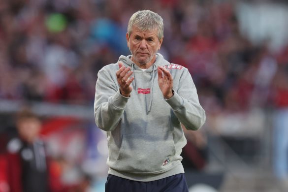 Friedhelm Funkel coaching Köln in the 2. Bundesliga last season.