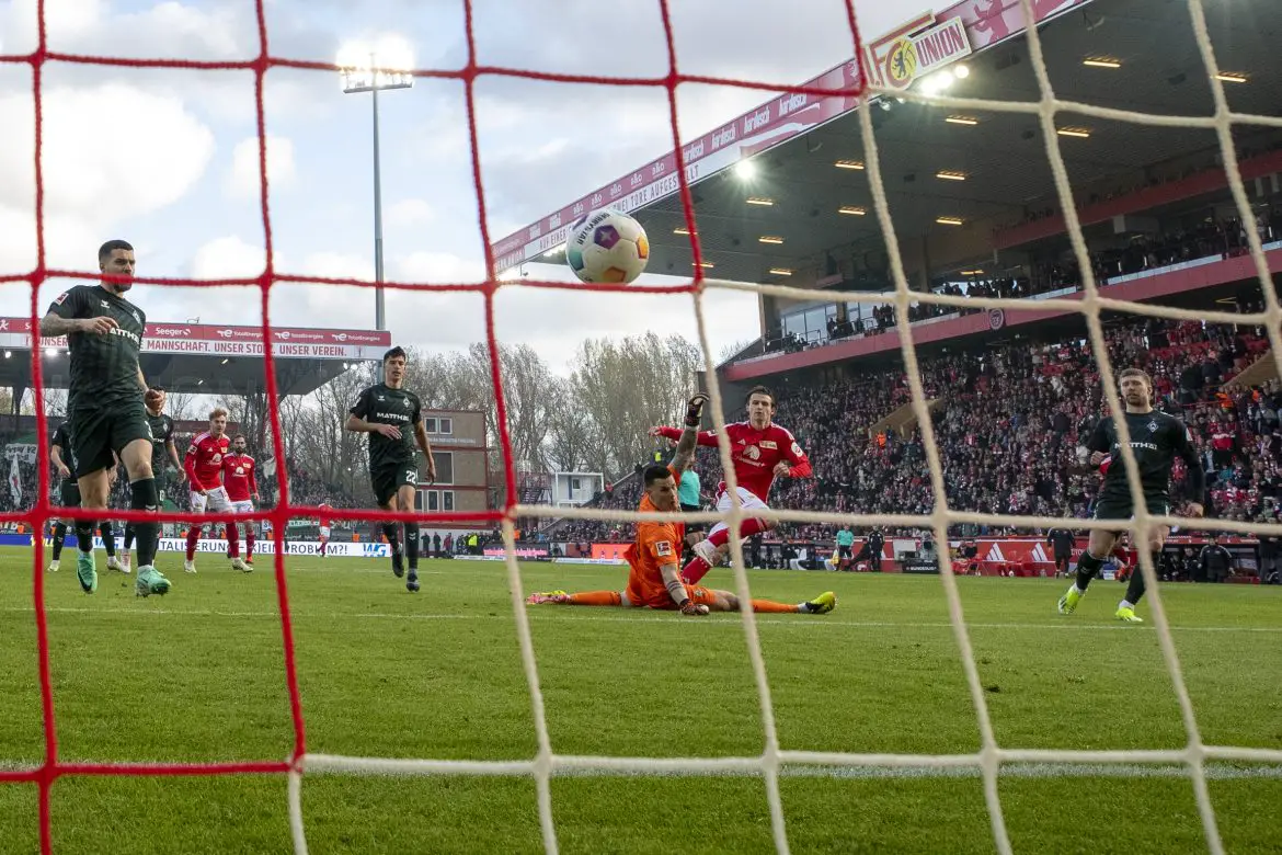 Brenden Aarsonson scores for Union Berlin