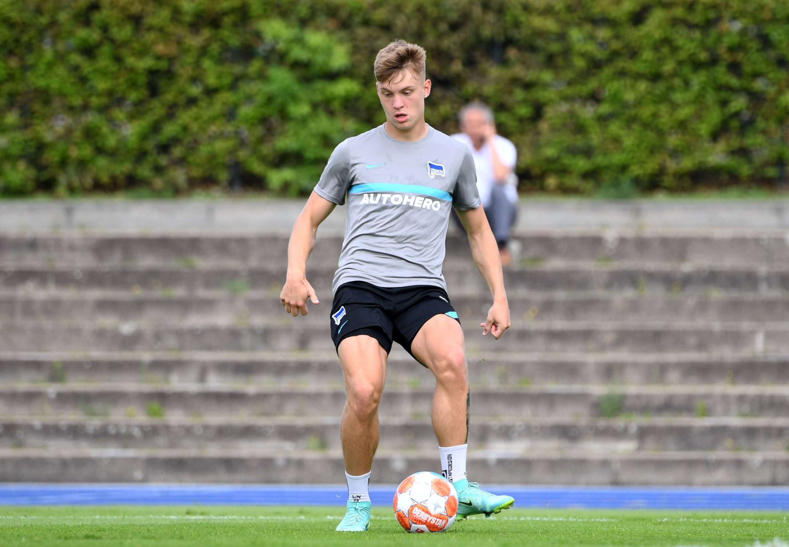 Official  Luca Netz (18) joins Gladbach - Get German Football News