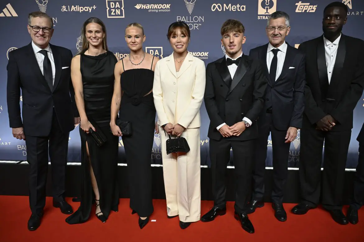Bayern Munich attacker Klara Bül (second from left) with her FC Bayern Munich colleagues at last night's Ballon d'Or ceremony.