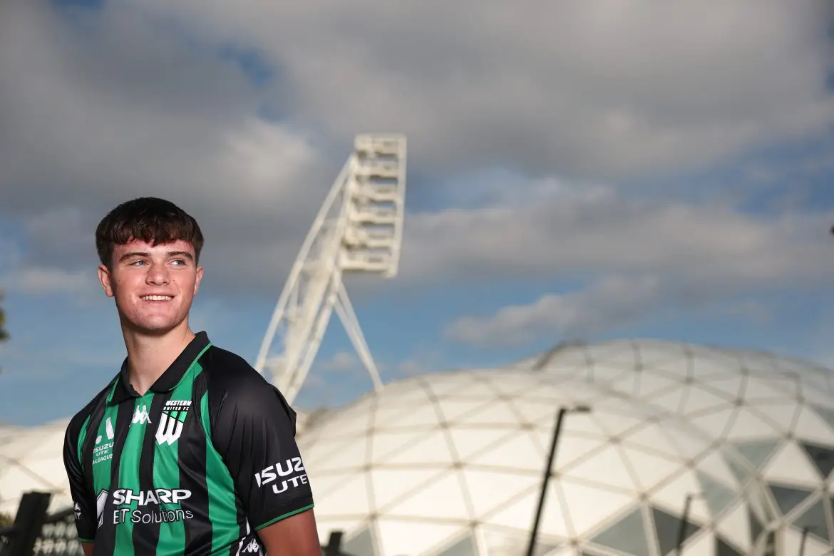 New Schalke 04 signing Dylan Leonard.