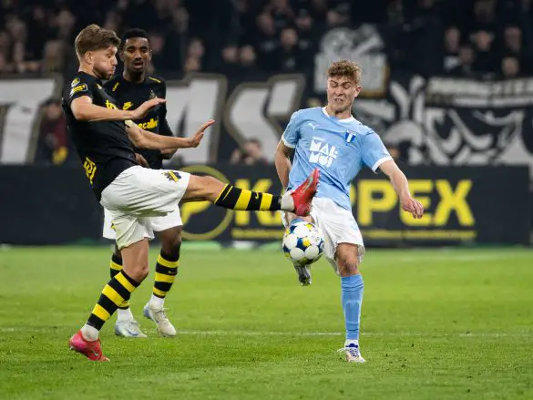 Soon-to-be-unveiled Gladbach signing Hugo Bolin (right, in blue) of Malmö FF.
