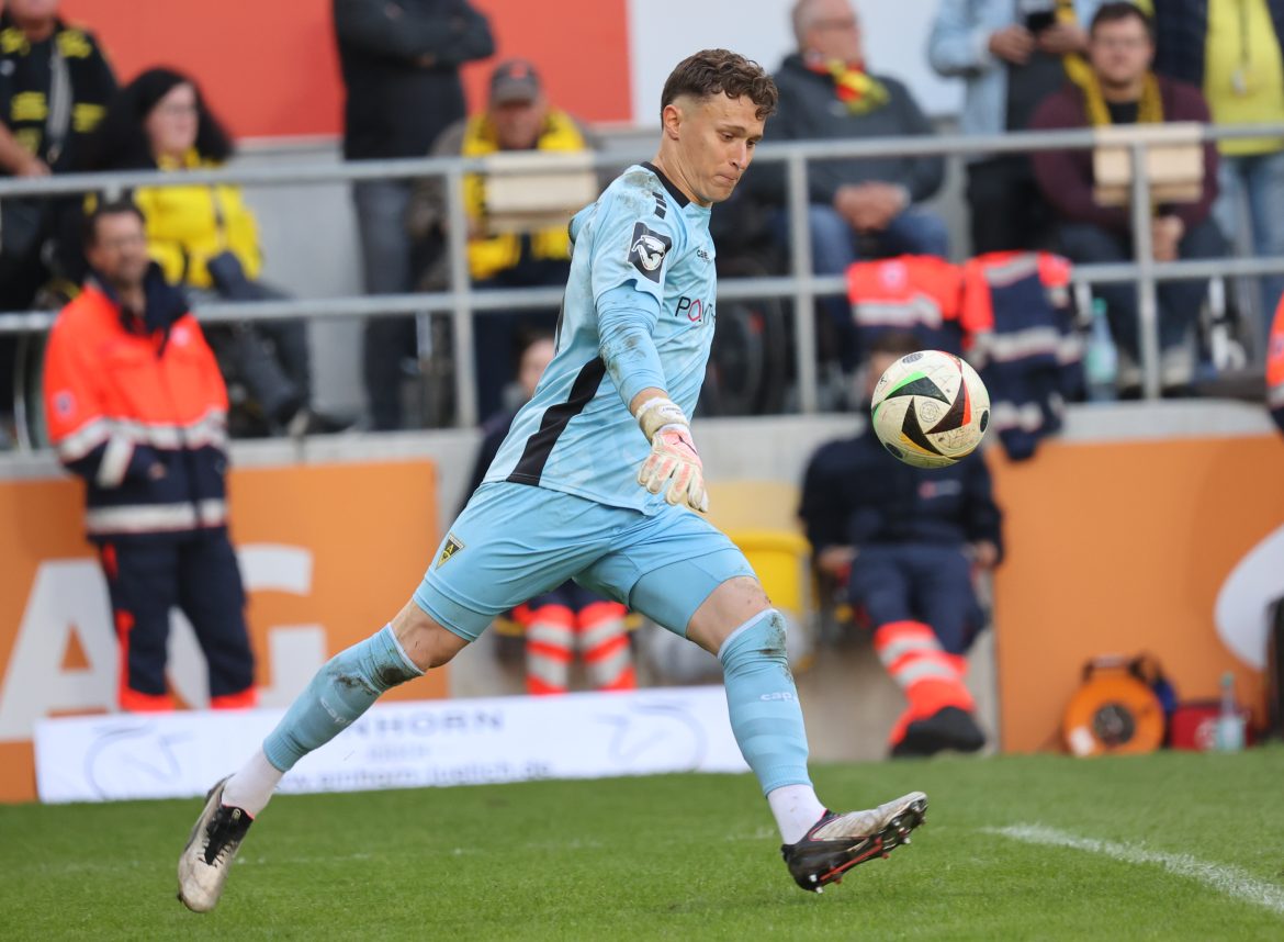 Borussia Mönchengladbach keeper Jan Olschowsky will continue to hone his skills with Alemannia Aachen in the German third division for now.