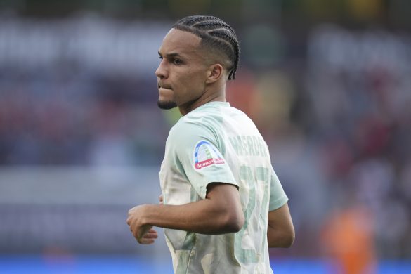 Werder Bremen's Felix Agu doesn't think much of the Premier League offers he's received..