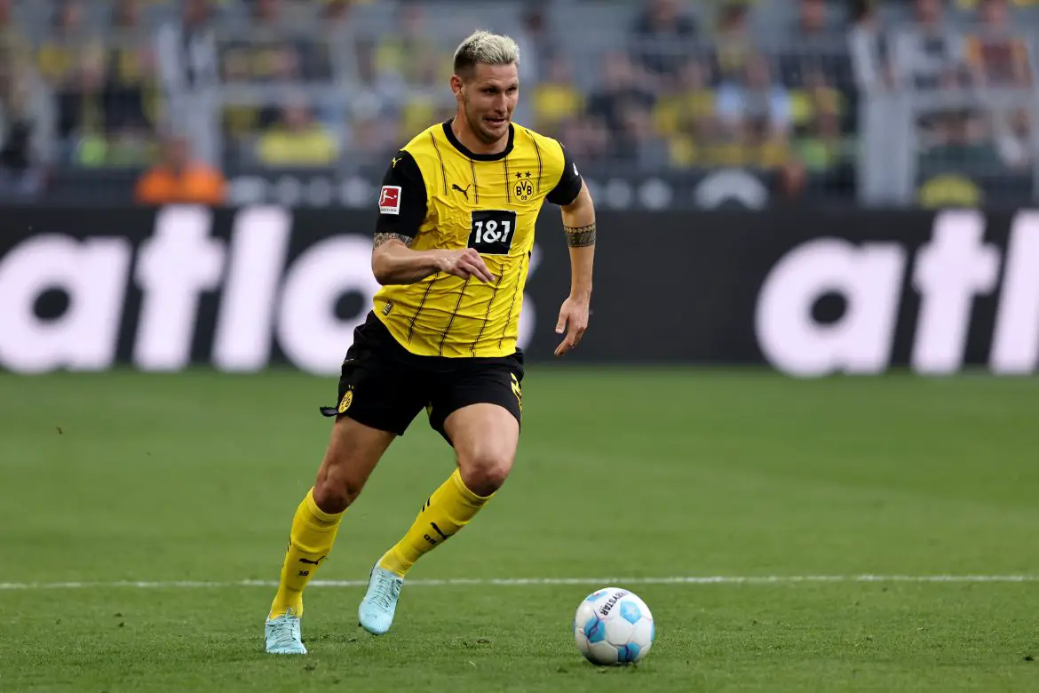 Niklas Sule playing for Borussia Dortmund in the Bundesliga.