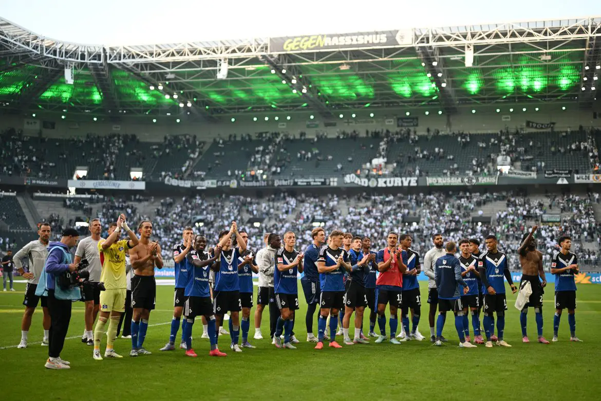 Hamburg celebrate their 0-0 draw with Borussia Mönchengladbach