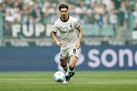 Julian Weigl (29) of Borussia Mönchengladbach.