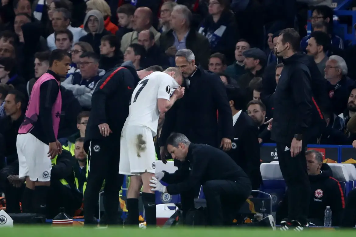 Adi Hütter (right) embraces Sebastian Rode (left) during the Europa League semi-final leg against Chelsea in 2019.