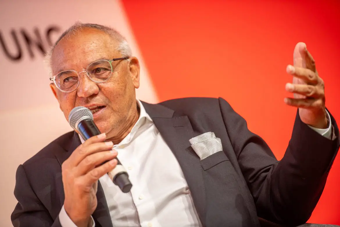 Veteran German head coach Felix Magath.