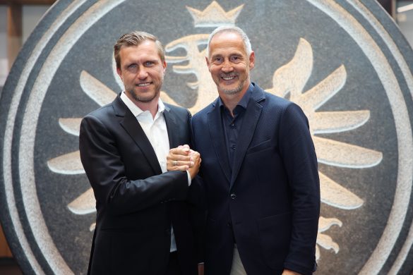 Eintracht Frankfurt head coach Adi Hütter (right) at his unveiling.