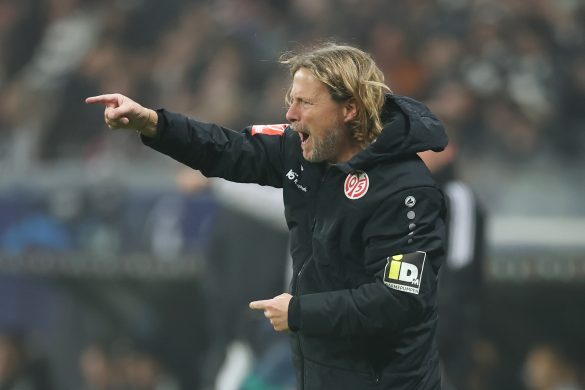 Potential Werder Bremen head coaching candidate Bo Henriksen working the Mainz touchline.
