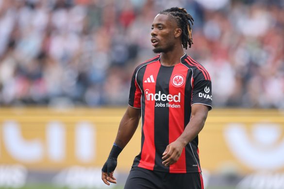 Eintracht Frankfurt attacker Elye Wahi returns to France.