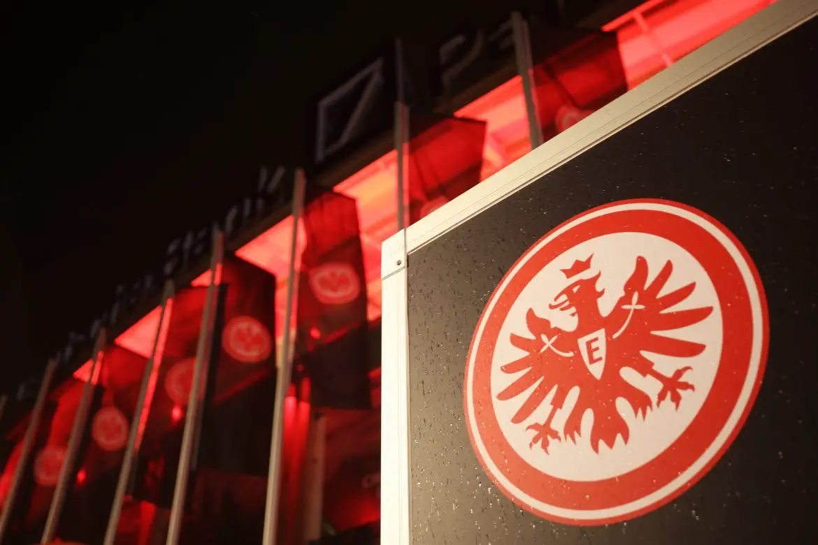 The Eintracht Frankfurt logo.