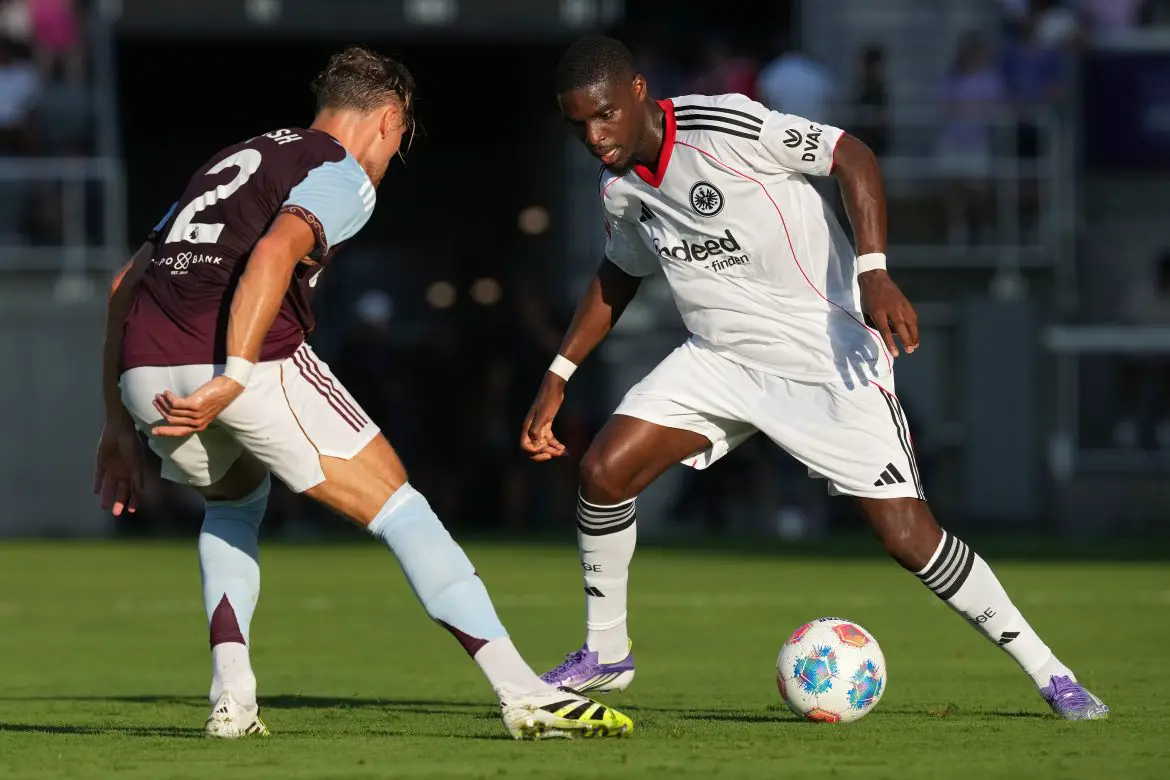 Eintracht Frankfurt's Niels Nkounkou (right)