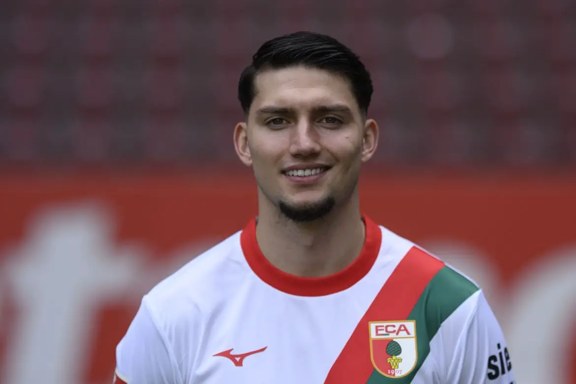 Augsburg's Yusuf Kabadayi.