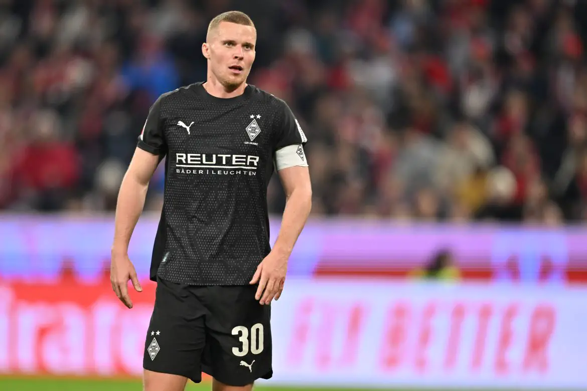 Leeds United transfer target Nico Elvedi playing for Borussia Mönchengladbach in the Bundesliga.