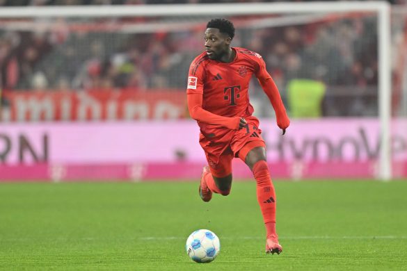 Bayern Munich defender Alphonso Davies playing in the Bundesliga.