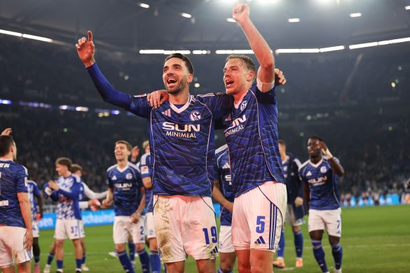 Schalke 04 are in contention of promotion to the Bundesliga.