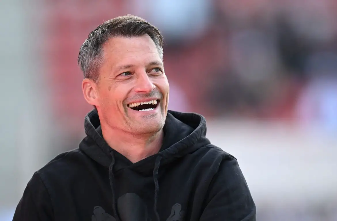 St. Pauli head coach Alexander Blessin.