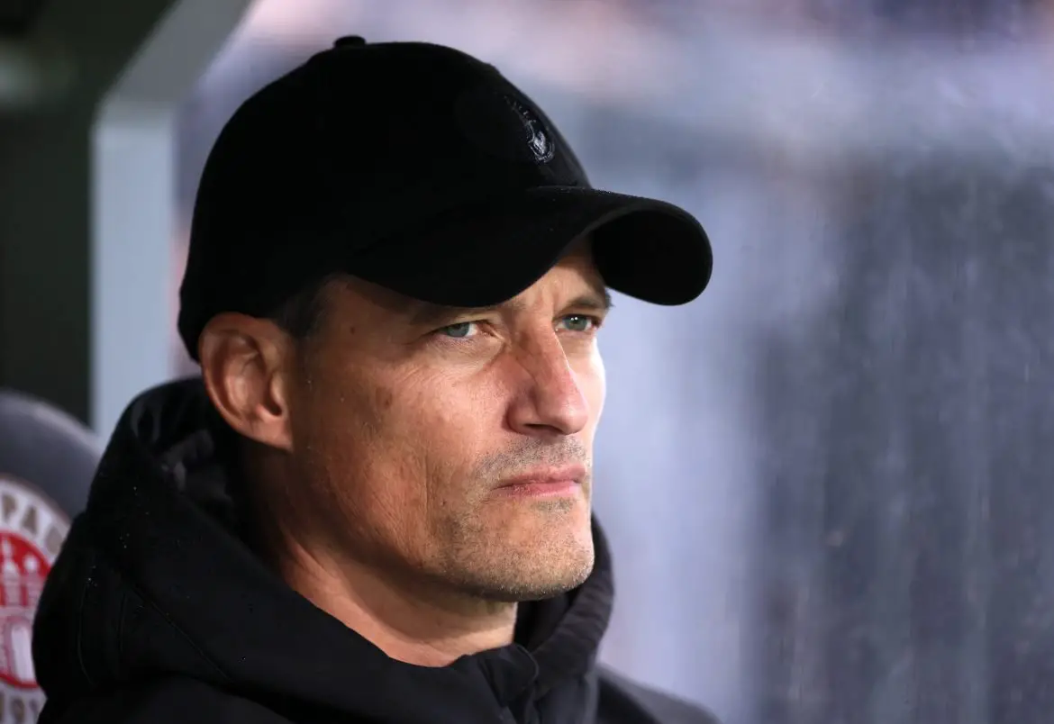 St. Pauli head coach Alexander Blessin.