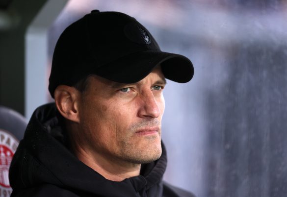 St. Pauli head coach Alexander Blessin.