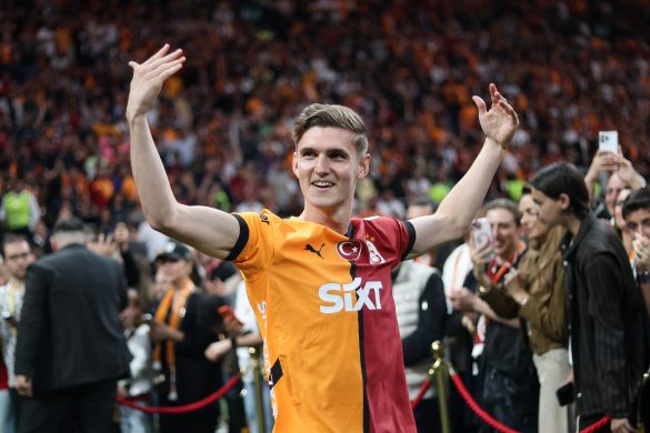 Danish international Elias Jelert is reportedly on his way to Wolfsburg.