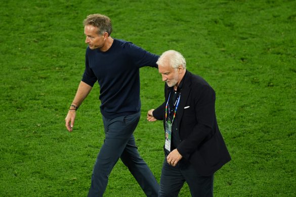 Denmark national team head coach Kasper Hjulmand (left) and Bayer Leverkusen idol Rudi Völler (right).