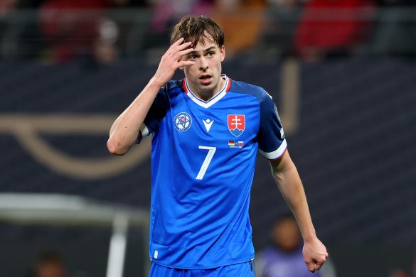 Hoffenheim transfer target Leo Sauer playing against Germany in a World Cup qualifier.