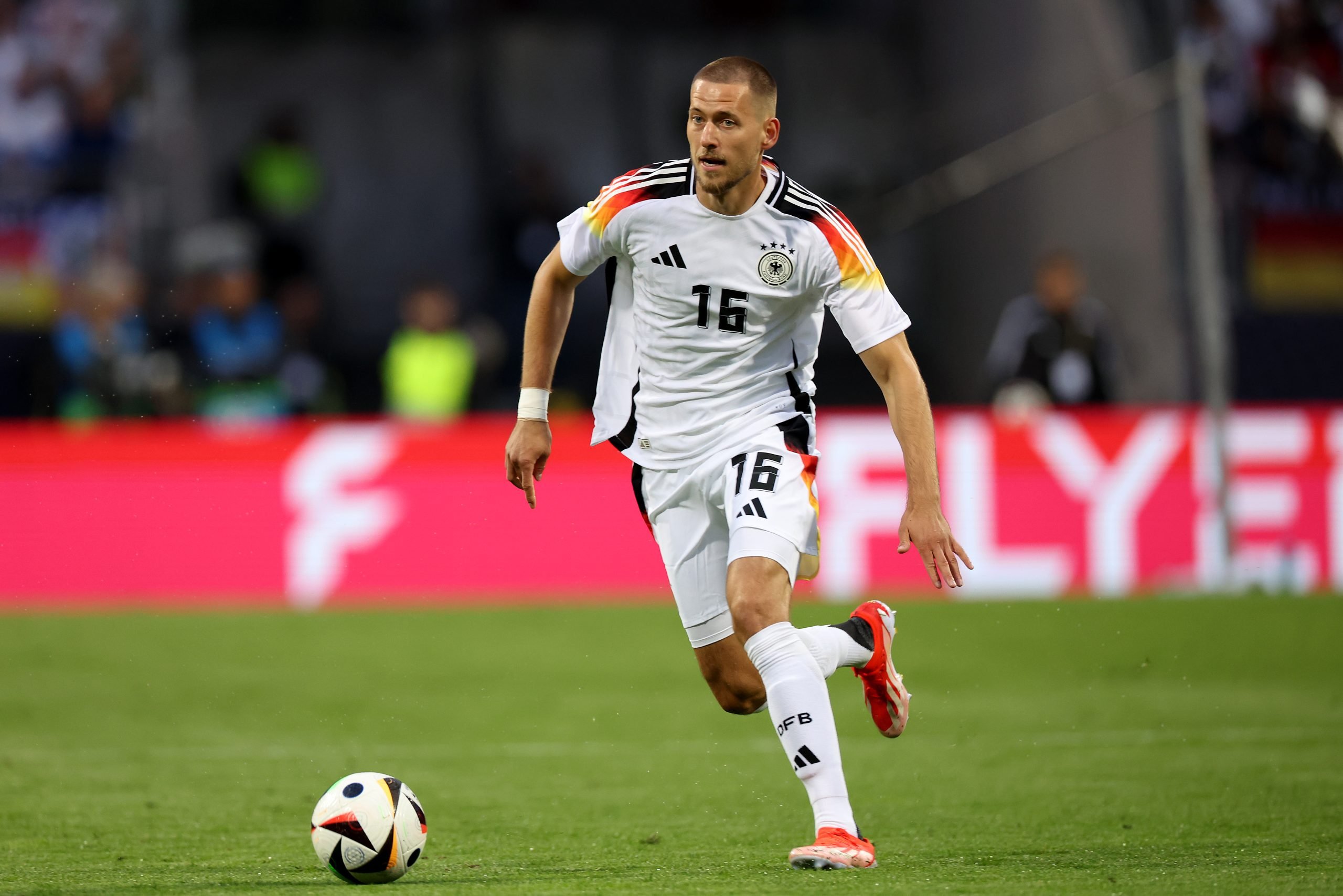 Liverpool collect information on VfB Stuttgart defender Waldemar Anton 