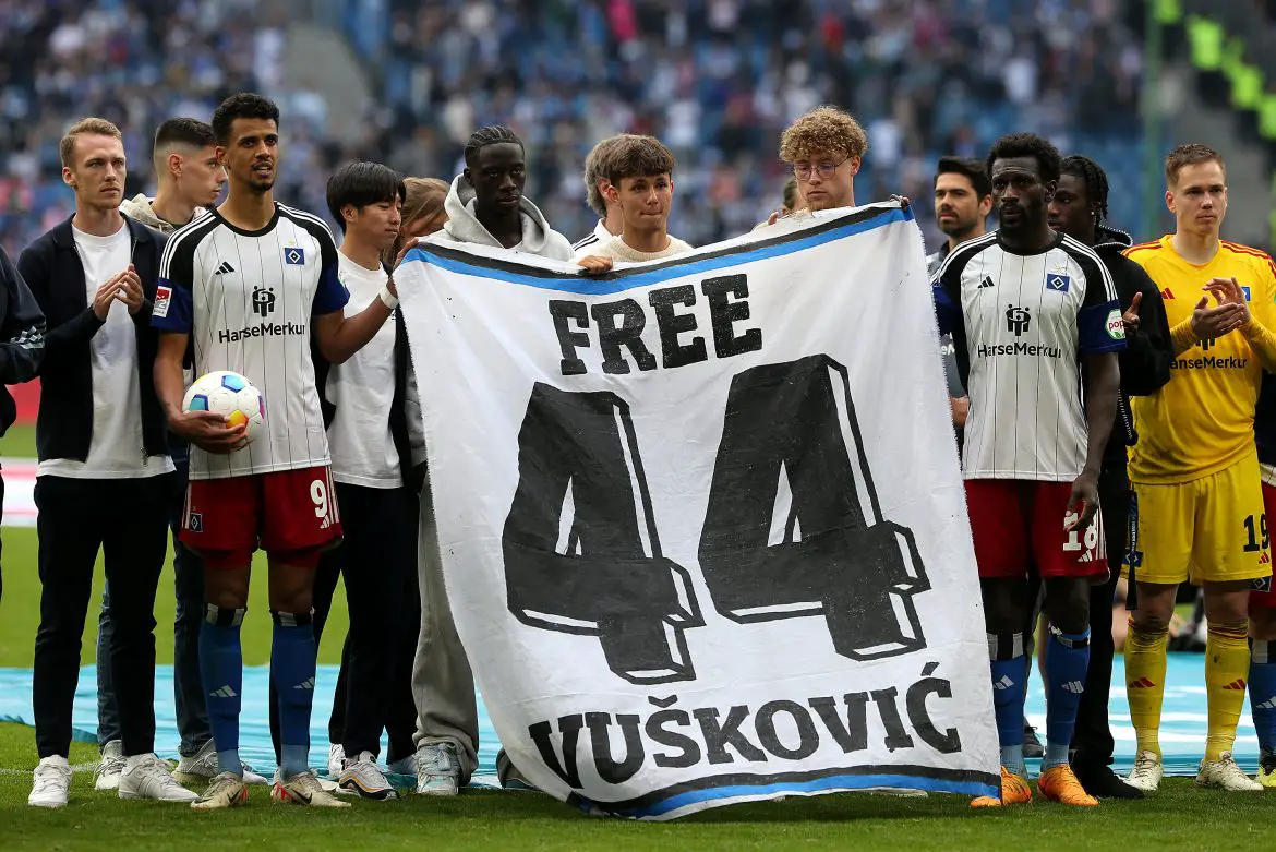 Hamburg players unfurl a banner in support of teammate Mario Vuskovic back in 2024.