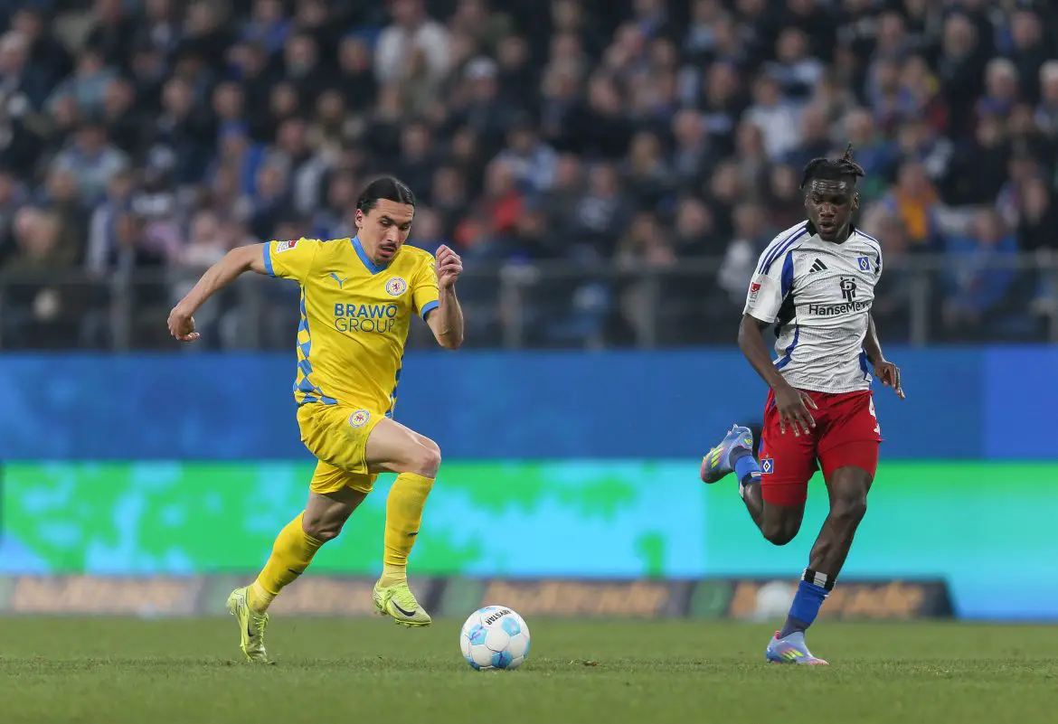 Eintracht Braunschweig forward Rayan Philippe plays against Hamburg in the 2. Bundesliga.
