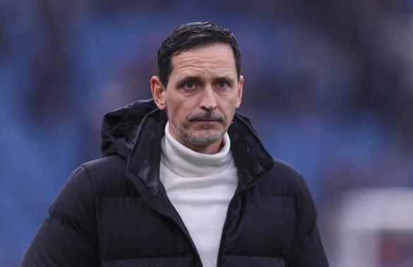 Eintracht Frankfurt head coach Dino Toppmöller working in the Bundesliga.