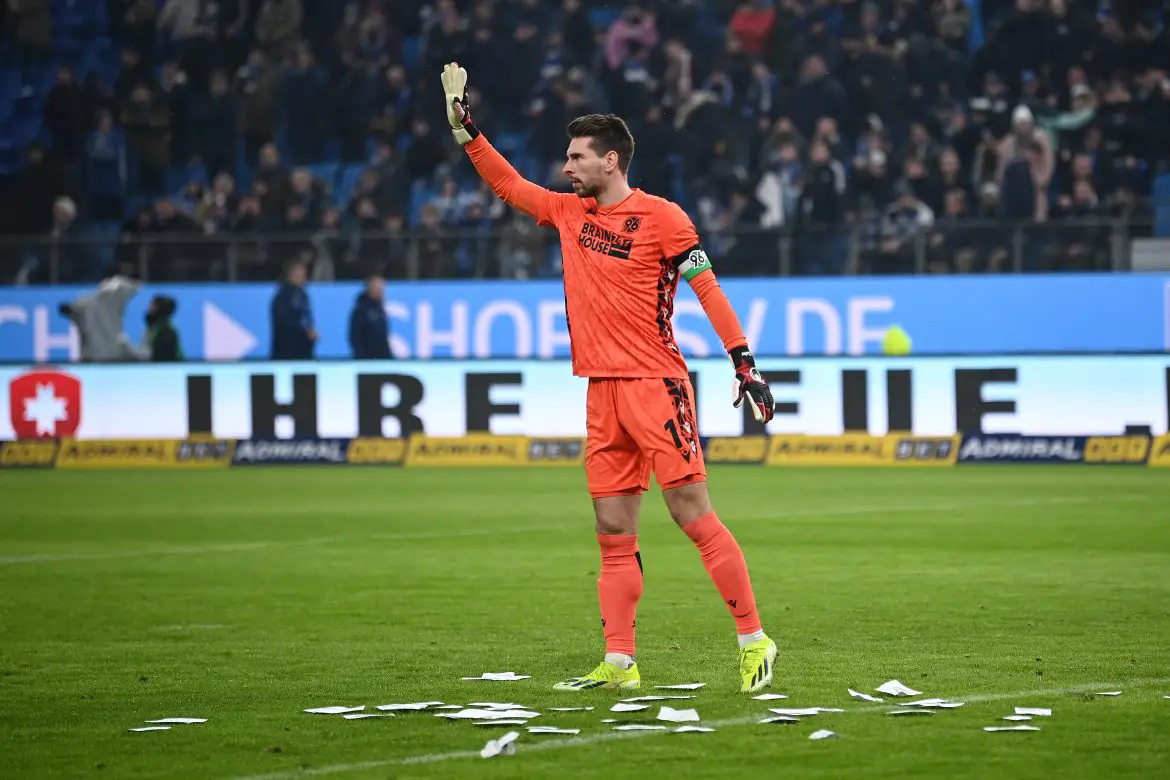 Former Leicester City and German national team keeper Ron-Robert Zieler is headed back to the German top flight.