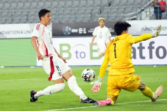 Soon-to-be-unveiled St. Pauli signing Taichi Hara (left) in action for Japan.