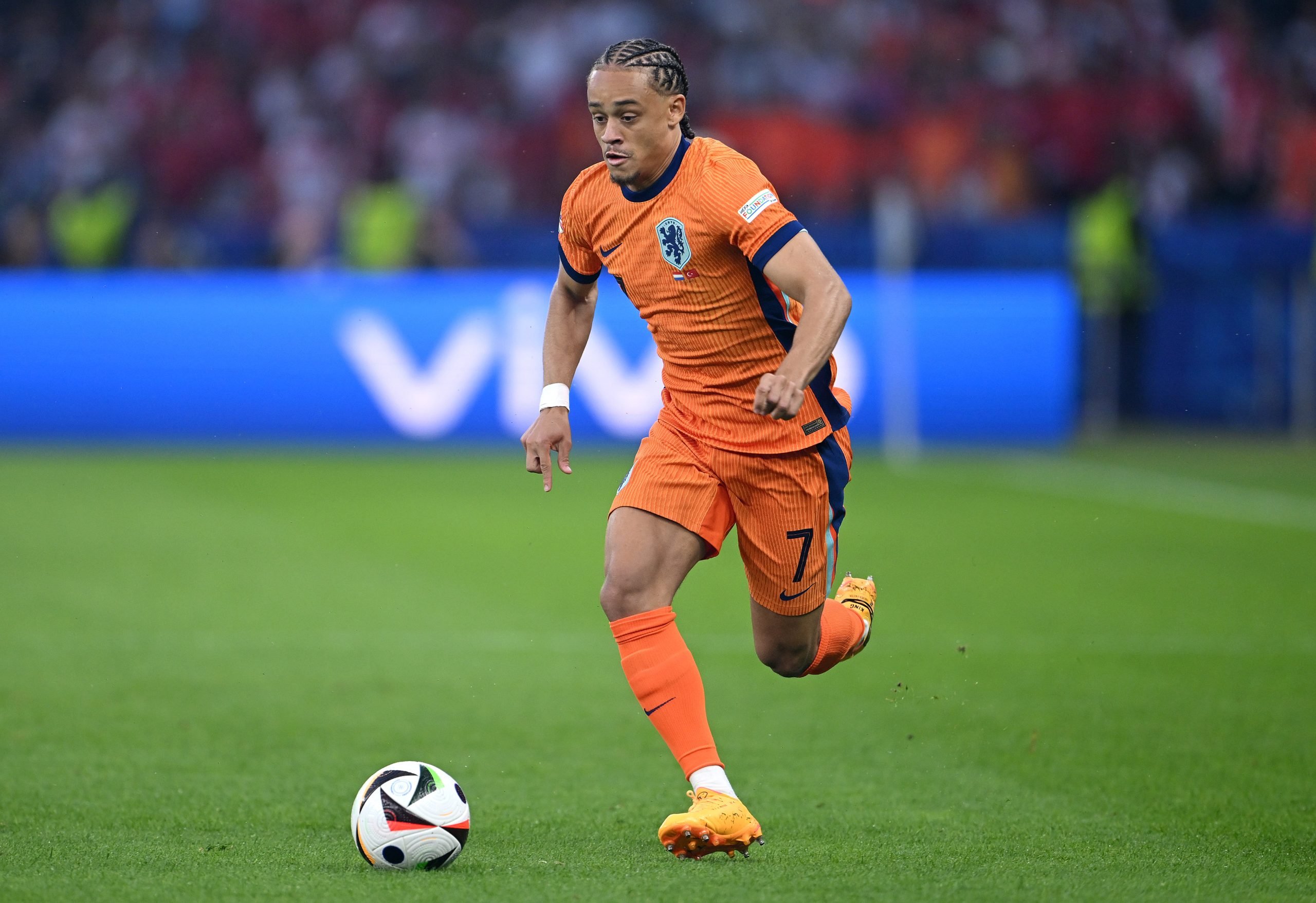 Xavi Simons hints at transfer with Uno card - Get German Football News