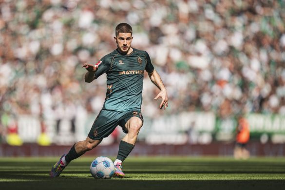 Romano Schmid in action for Werder Bremen.