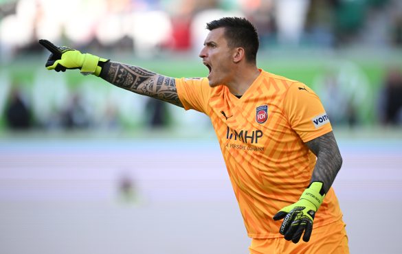 Hamburg transfer target Kevin Müller representing Heidenheim in the Bundesliga.