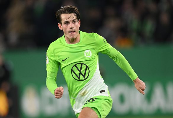 Polish international Jakub Kaminski is moving to Köln to Wolfsburg on loan with an option to buy.