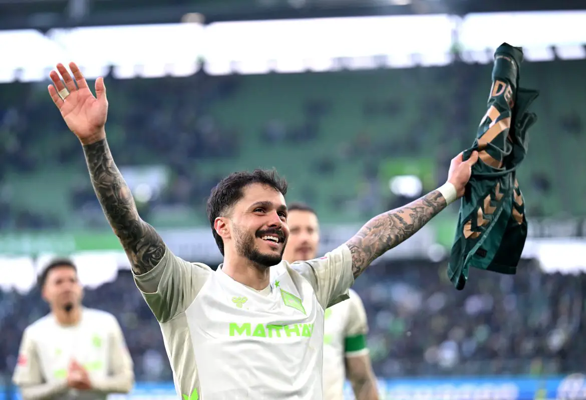 Leonardo Bittencourt celebrates with traveling Werder Bremen supporters after a Bundesliga match in Wolfsburg on Saturday.